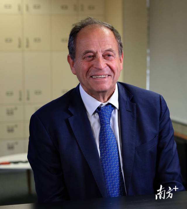 斯蒂芬·佩里 斯蒂芬·佩里