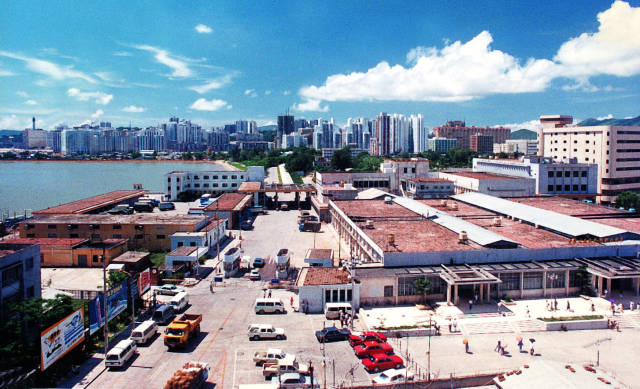 80年代的珠海拱北口岸原聯檢樓。