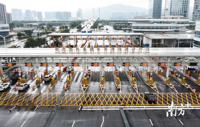 經濟發展局將推動“一線”橫琴口岸二期工程及智慧口岸公共服務平臺建設。 經濟發展局將推動“一線”橫琴口岸二期工程及智慧口岸公共服務平臺建設。