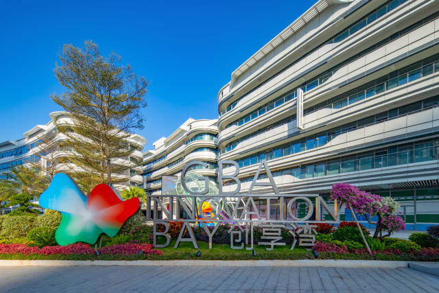 南沙著力吸引更多以港澳青年為重點服務對象的眾創空間、加速器等申報青創基地,拓展優質就業創業空間。 南沙著力吸引更多以港澳青年為重點服務對象的眾創空間、加速器等申報青創基地,拓展優質就業創業空間。