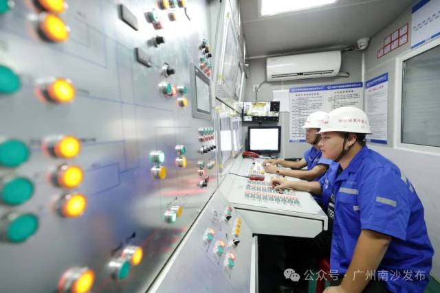 施工過程中,建設者積極探索盾構隧道智能建造實踐路徑,搭載了全國首套工序化應用的盾構智能掘進系統。 施工過程中,建設者積極探索盾構隧道智能建造實踐路徑,搭載了全國首套工序化應用的盾構智能掘進系統。