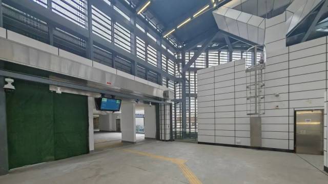 蓮花綜合大樓與橫琴線HE1站的連接口。