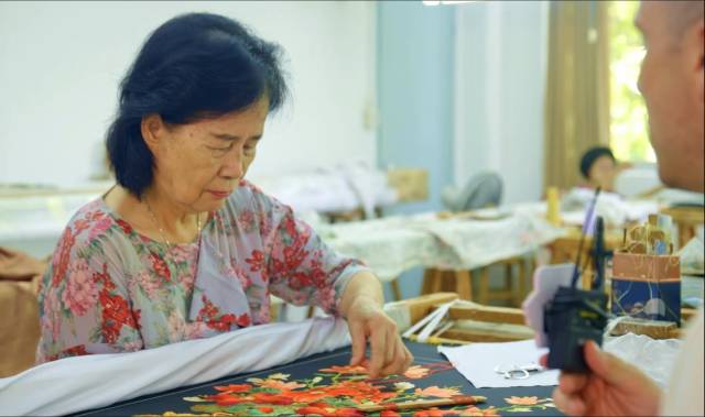 潮繡和廣繡合稱“粵繡” 潮繡和廣繡合稱“粵繡”