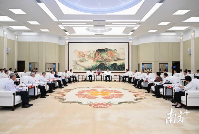 黃坤明黃楚平會見澳門特別行政區第十四屆全國人大代表專題調研組 黃坤明黃楚平會見澳門特別行政區第十四屆全國人大代表專題調研組