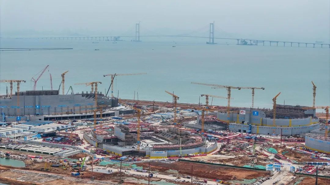 ▲南沙全民文化體育中心綜合體一場兩館正在建設中,這里將是2025年第十五屆全運會的新建中心場館群。新華社記者 劉大偉 攝 ▲南沙全民文化體育中心綜合體一場兩館正在建設中,這里將是2025年第十五屆全運會的新建中心場館群。新華社記者 劉大偉 攝