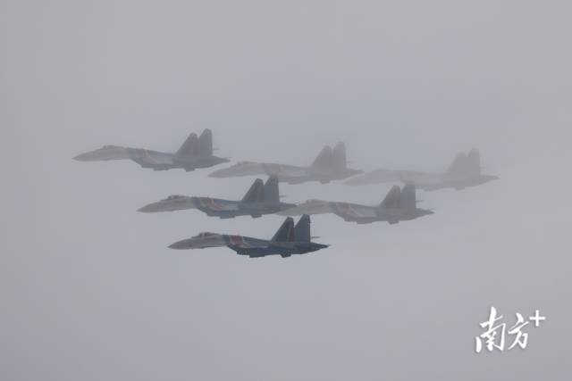 南方+ 張梓望 拍攝