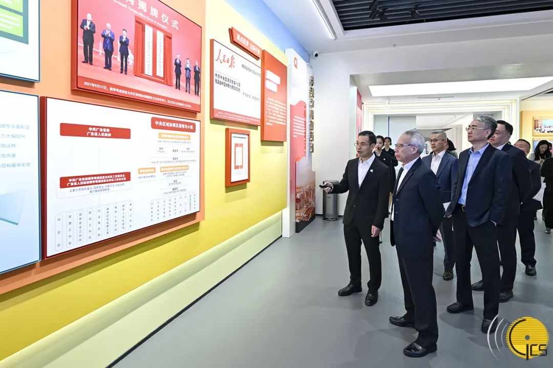 ▲岑浩輝考察天沐琴臺展示廳 ▲岑浩輝考察天沐琴臺展示廳