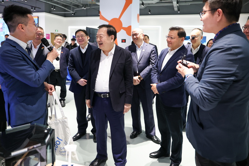 夏寶龍走訪香港科學園深圳分園