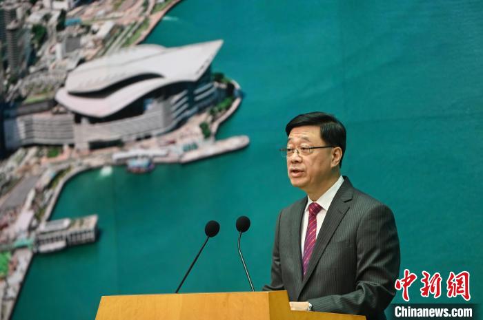  6月17日，香港特區(qū)行政長官李家超出席行政會議前會見媒體。中新社記者 李志華 攝