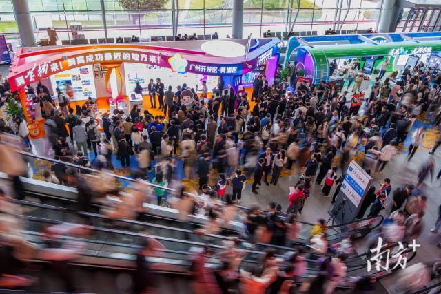 3月16日，2025年全國城市聯(lián)合招聘高校畢業(yè)生春季專場活動(dòng)啟動(dòng)儀式暨“百萬英才匯南粵”春季大型綜合招聘會(huì)在廣州舉行。