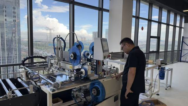 碳境科技納米復合薄膜加熱材料生產設備。