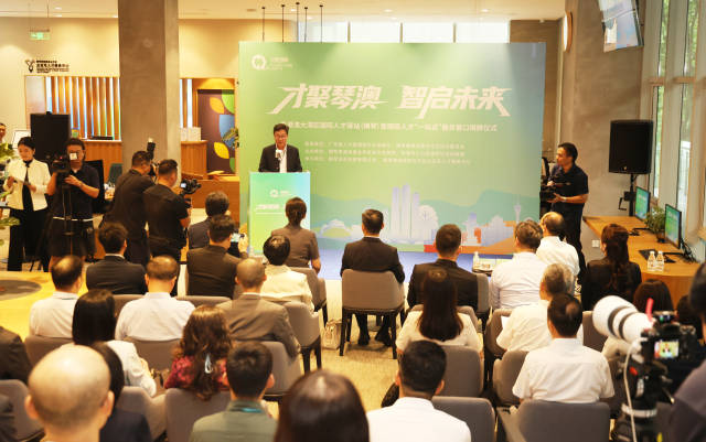 9月15日,粵港澳大灣區國際人才驛站(橫琴)暨橫琴粵澳深度合作區國際人才“一站式”服務窗口在橫琴粵澳深度合作區揭牌。 9月15日,粵港澳大灣區國際人才驛站(橫琴)暨橫琴粵澳深度合作區國際人才“一站式”服務窗口在橫琴粵澳深度合作區揭牌。