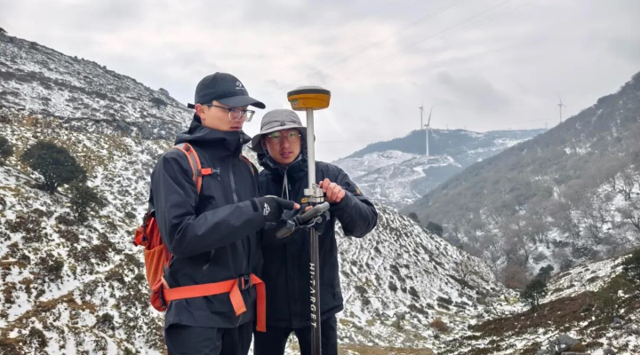 3月15日,南網(wǎng)超高壓公司大理局運(yùn)維人員和設(shè)計(jì)院作業(yè)人員在云南省大理州洱源縣開展藏粵直流工程線路終勘工作。 3月15日,南網(wǎng)超高壓公司大理局運(yùn)維人員和設(shè)計(jì)院作業(yè)人員在云南省大理州洱源縣開展藏粵直流工程線路終勘工作。