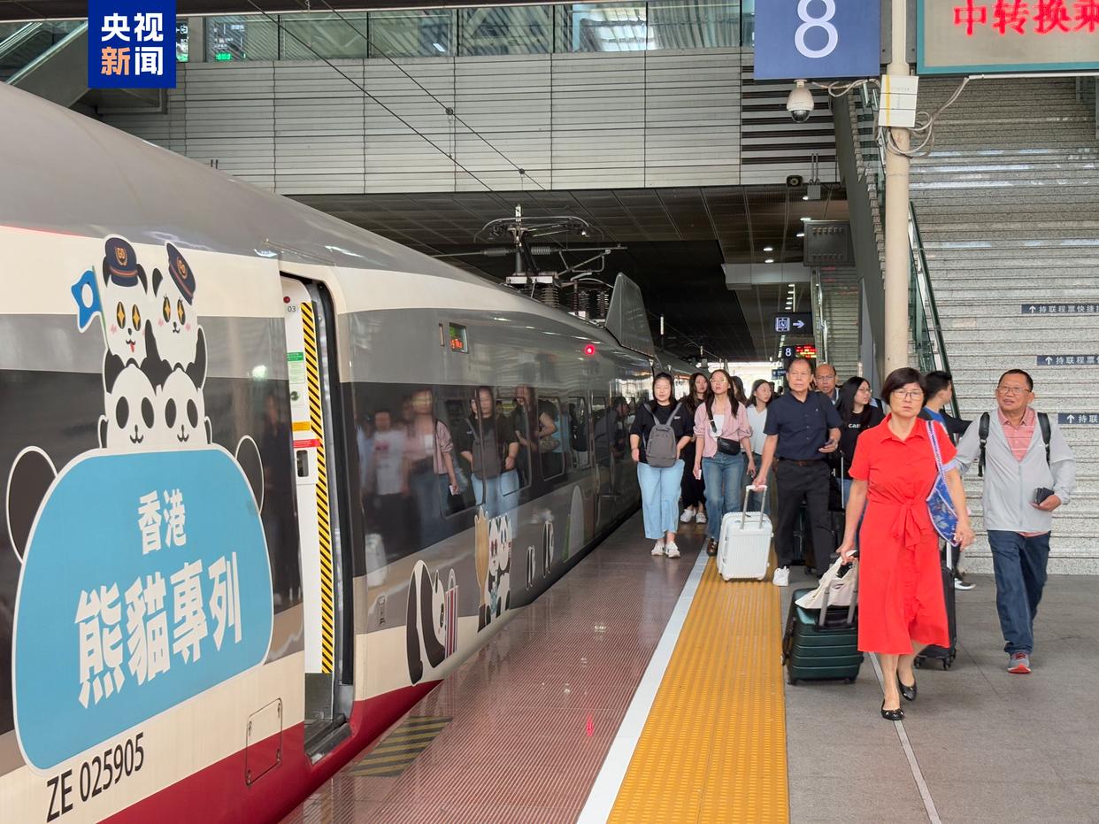 廣深港高鐵為灣區(qū)融合發(fā)展提供了新動(dòng)力。 廣深港高鐵為灣區(qū)融合發(fā)展提供了新動(dòng)力。