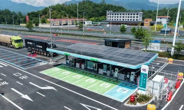 改造后的茶陽(yáng)充電站。 改造后的茶陽(yáng)充電站。