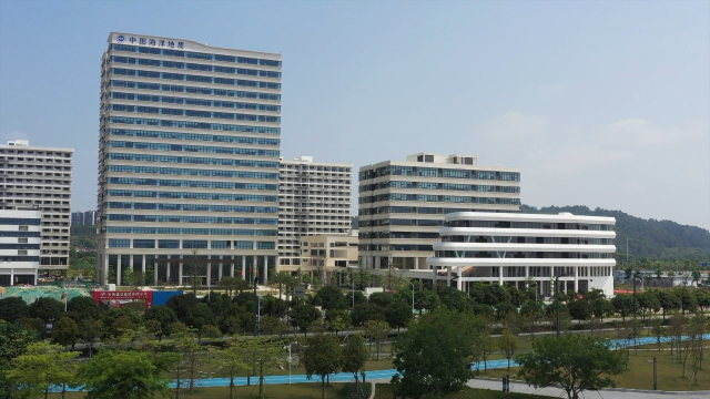 作為我國南方海洋科技創新中心，南沙還被國務院明確為“全國天然氣水合物研發和商業開發總部基地”。