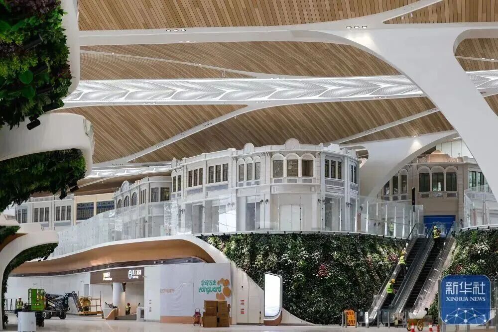 出發大廳商業區采用嶺南騎樓的建筑風格。 出發大廳商業區采用嶺南騎樓的建筑風格。