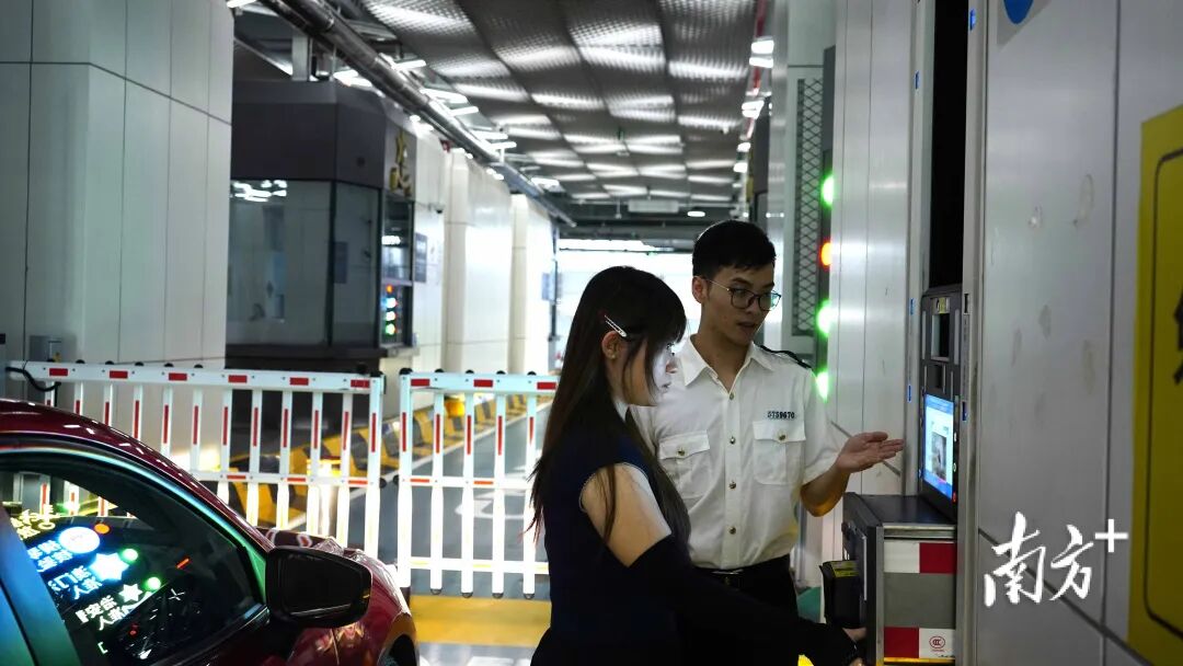 廣東外貿(mào)在復(fù)雜的外部環(huán)境下頂壓前行,延續(xù)了量穩(wěn)質(zhì)提的發(fā)展勢頭。 廣東外貿(mào)在復(fù)雜的外部環(huán)境下頂壓前行,延續(xù)了量穩(wěn)質(zhì)提的發(fā)展勢頭。