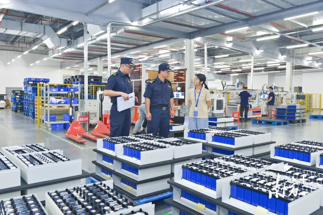 出口產(chǎn)品向新向優(yōu),進(jìn)口需求持續(xù)旺盛。 出口產(chǎn)品向新向優(yōu),進(jìn)口需求持續(xù)旺盛。