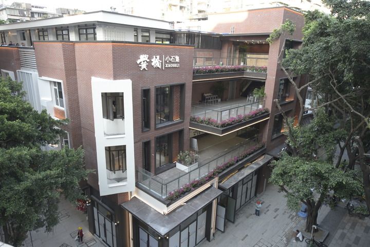 這是2025年10月26日在廣州越秀區(qū)洪橋街道拍攝的“黌橋·小石集”危舊房改造項目外觀。新華社記者 劉力航 攝